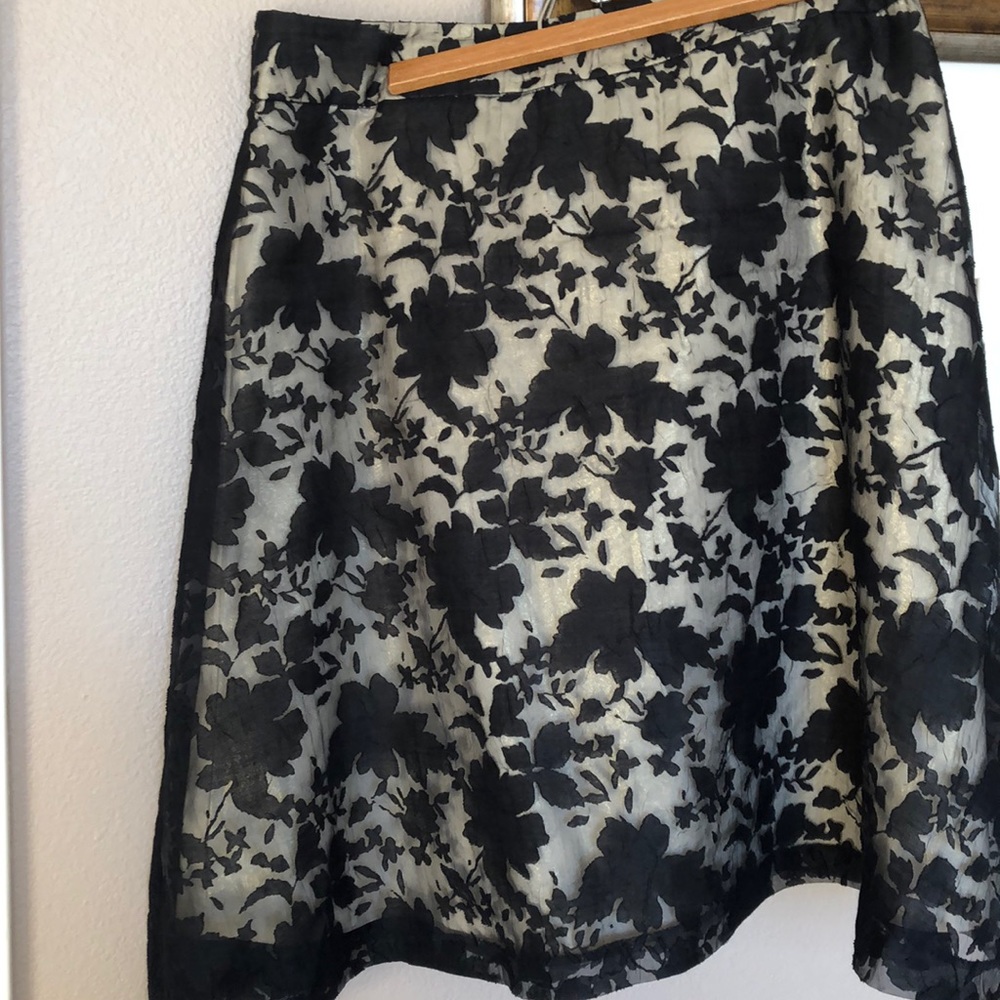 Skirt black lace over ivory